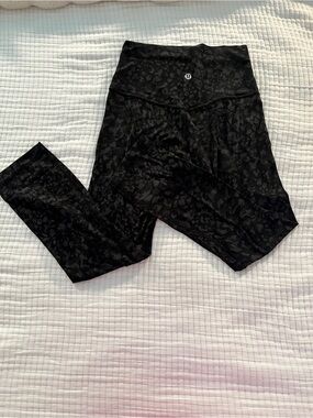 lululemon athletica Black and Grey leopard print Align leggings